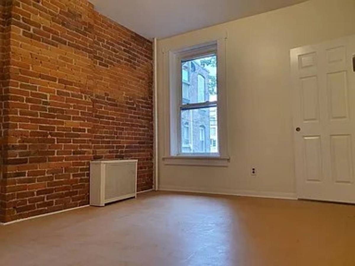 Apartment for rent at 364 - 368 Maple St, Holyoke, MA 01040