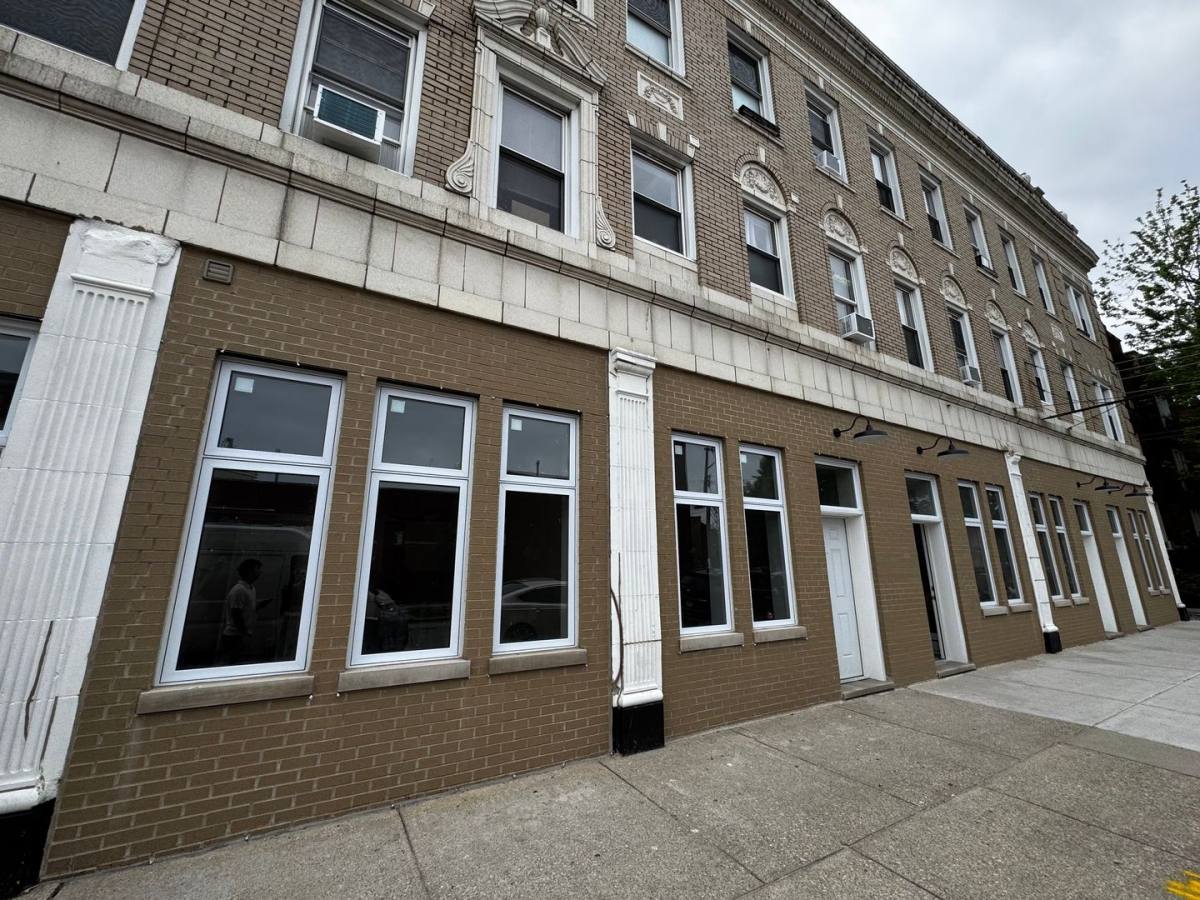 Apartment for rent at 3250 N Pulaski Rd, Chicago, IL 60641
