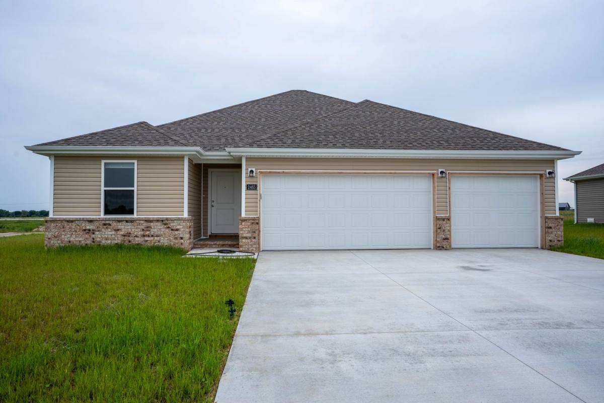 House for rent at 2160 S Durango Dr, Bolivar, MO 65613