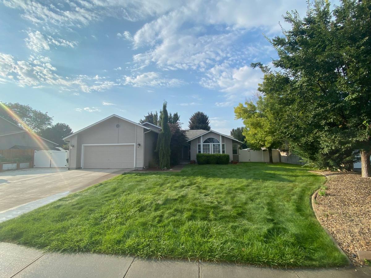 House for rent at 2019 Kentucky Dr, Nampa, ID 83686