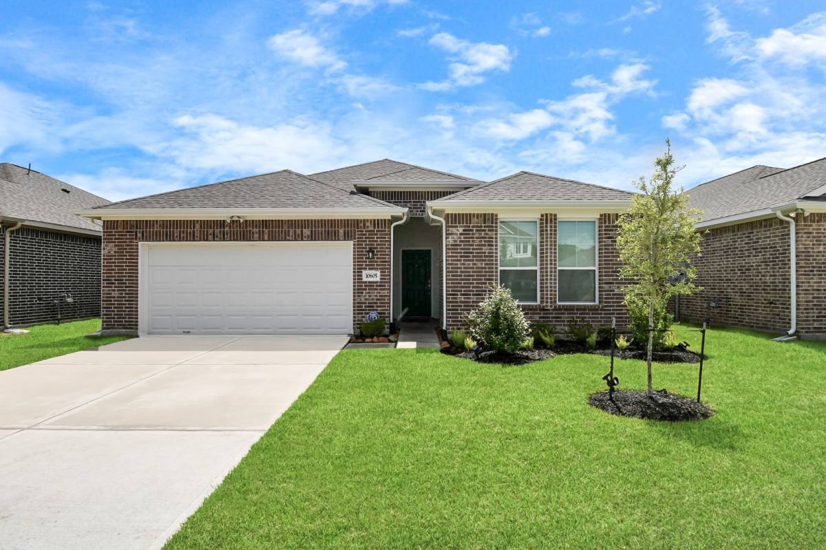 House for rent at 10605 Wildflower View Dr, Rosharon, TX 77583