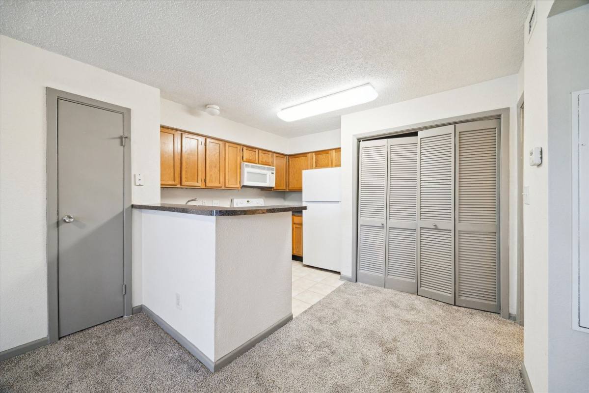 Apartment for rent at 1710 W Tc Jester Blvd, Houston, TX 77008