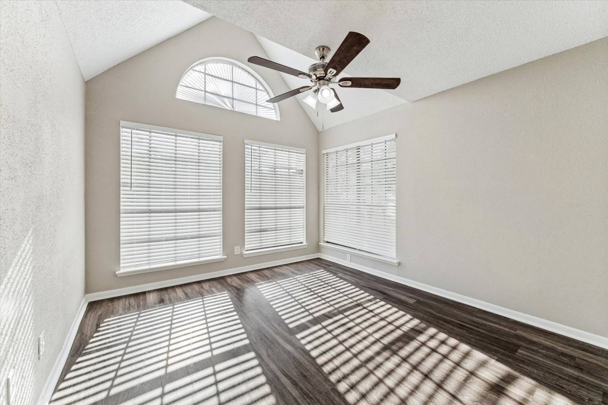 Apartment for rent at Grove at White Oak, 1710 W TC Jester Blvd, Houston, TX 77008