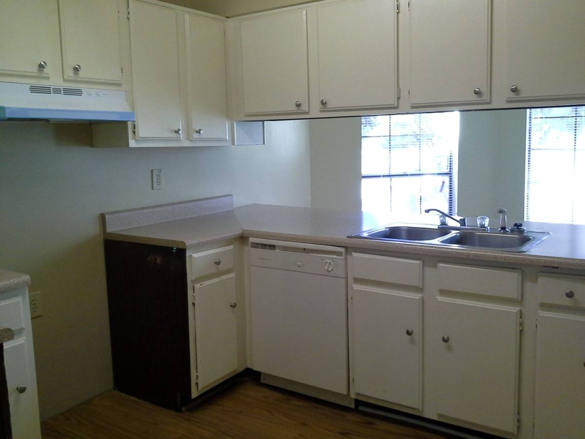 House for rent at 879 Heritage Oaks Dr, Stone Mountain, GA 30088
