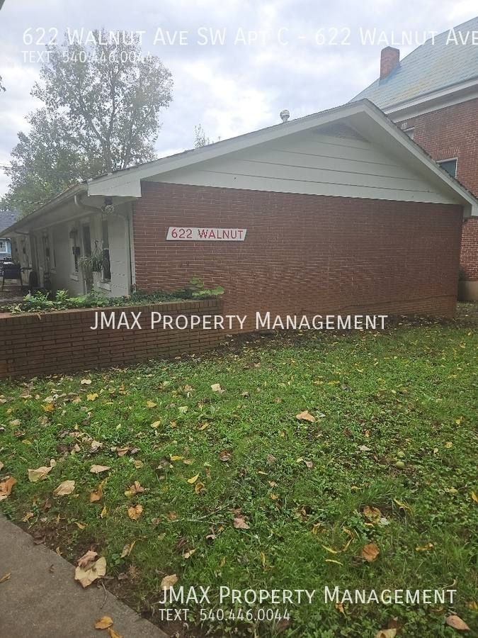 Apartment for rent at 622 Walnut Ave SW #C, Roanoke, VA 24016