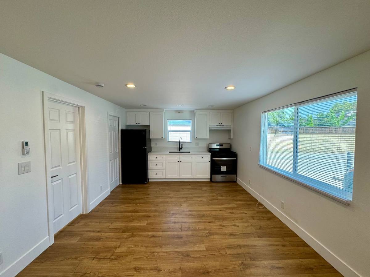 Apartment for rent at 4542 N Lakewood Blvd, Long Beach, CA 90808