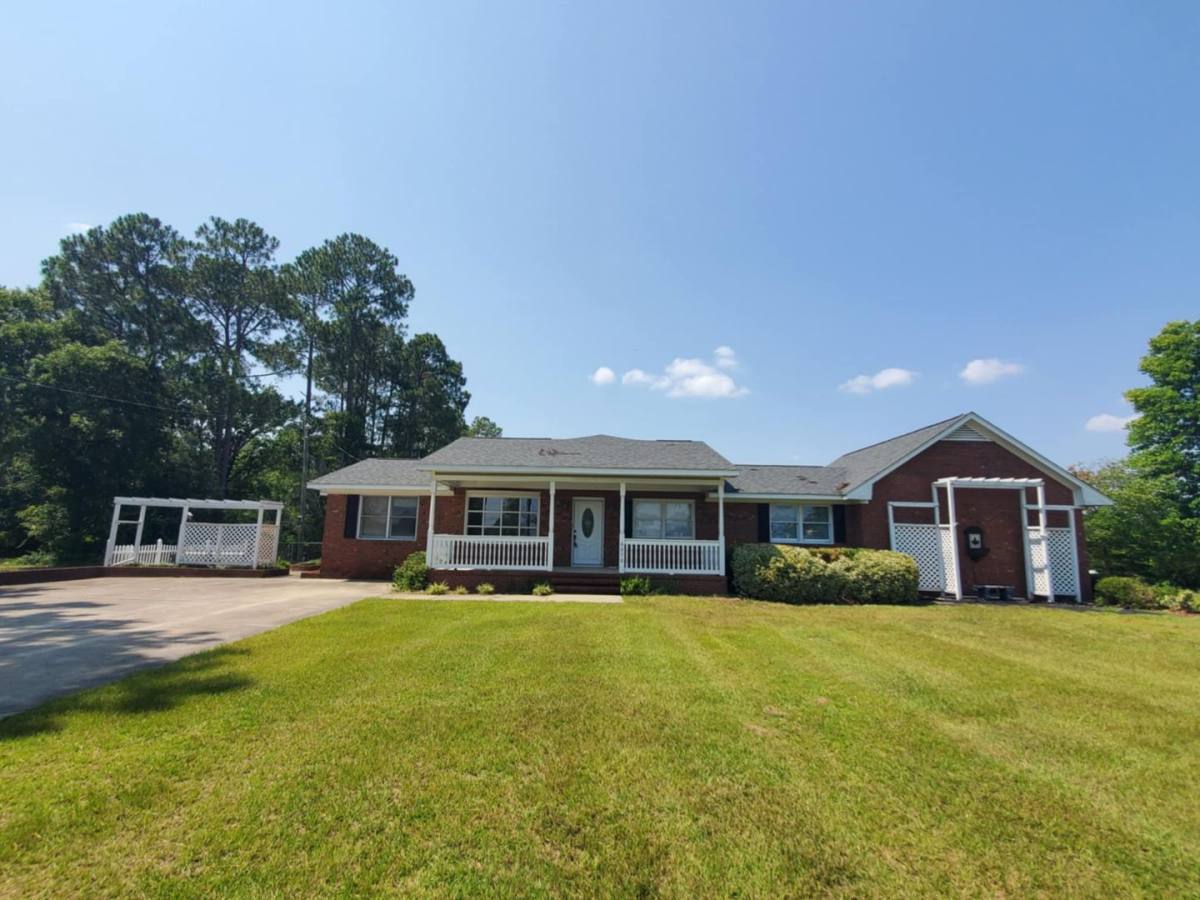 House for rent at 6070 Camden Rd, Fayetteville, NC 28306
