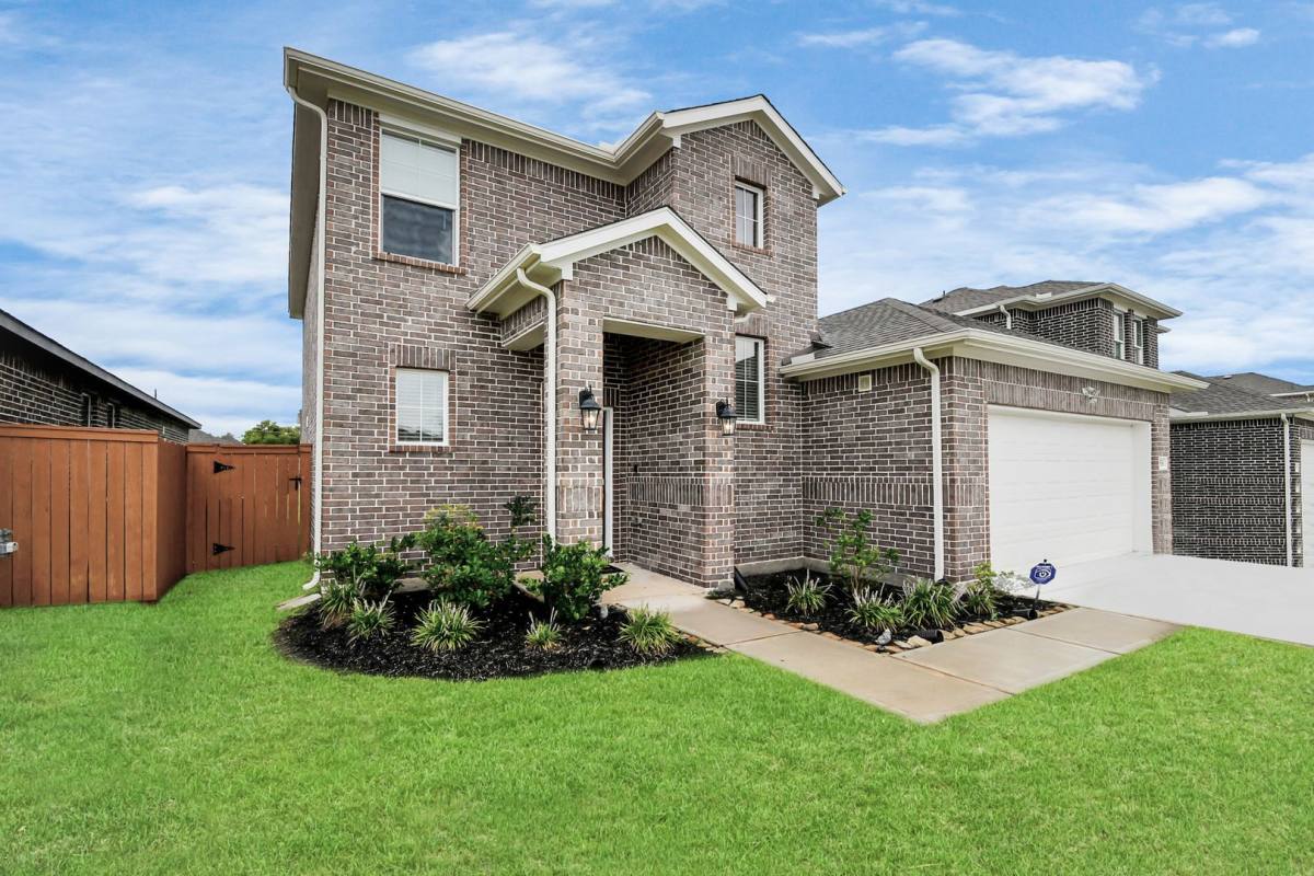 House for rent at 10518 Moon Valley Lane, Rosharon, TX 77583