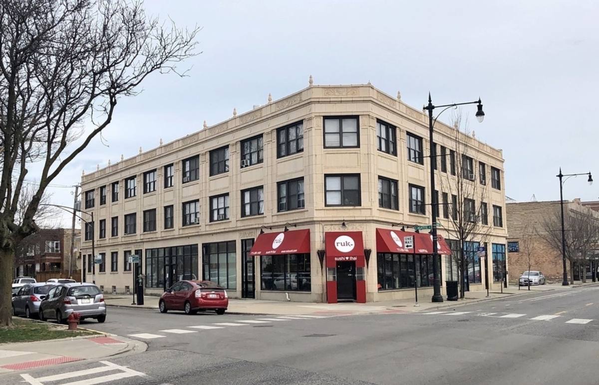 Apartment for rent at 4425-31 N Milwaukee Ave, Chicago, IL 60630