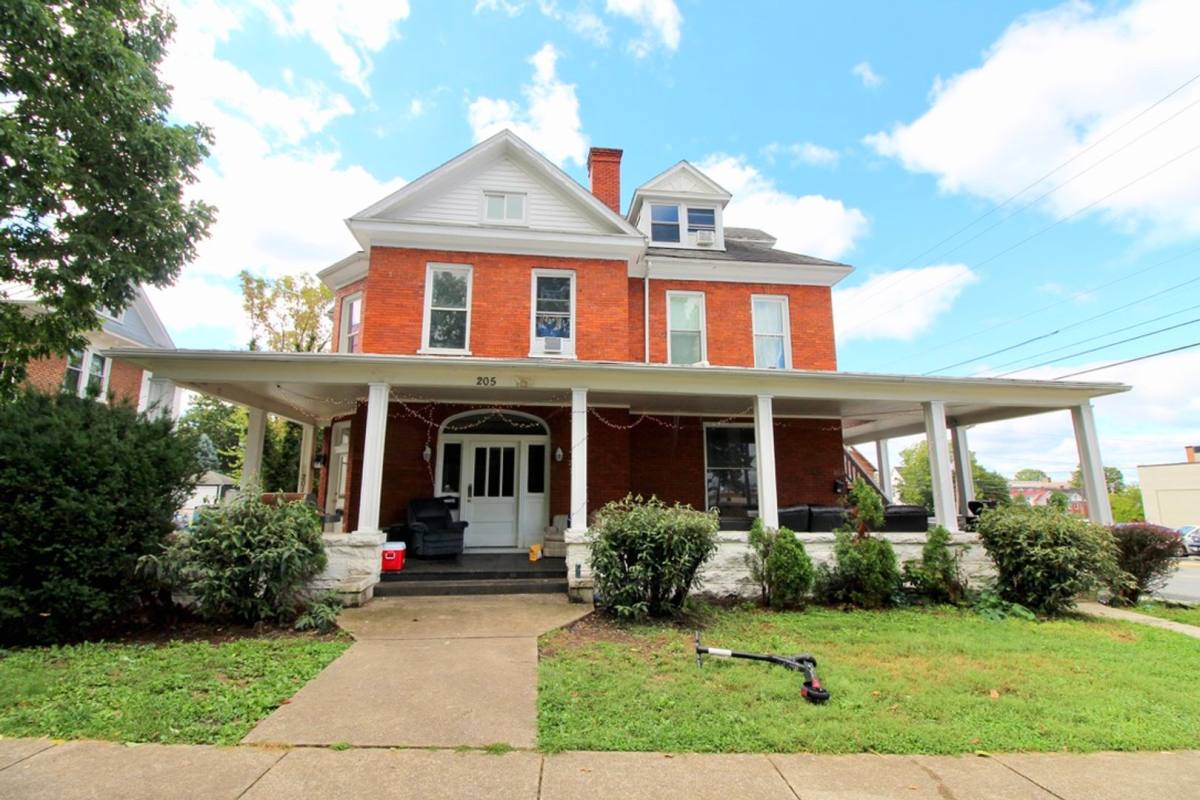 Apartment for rent at 205 Newman Ave, Harrisonburg, VA 22801