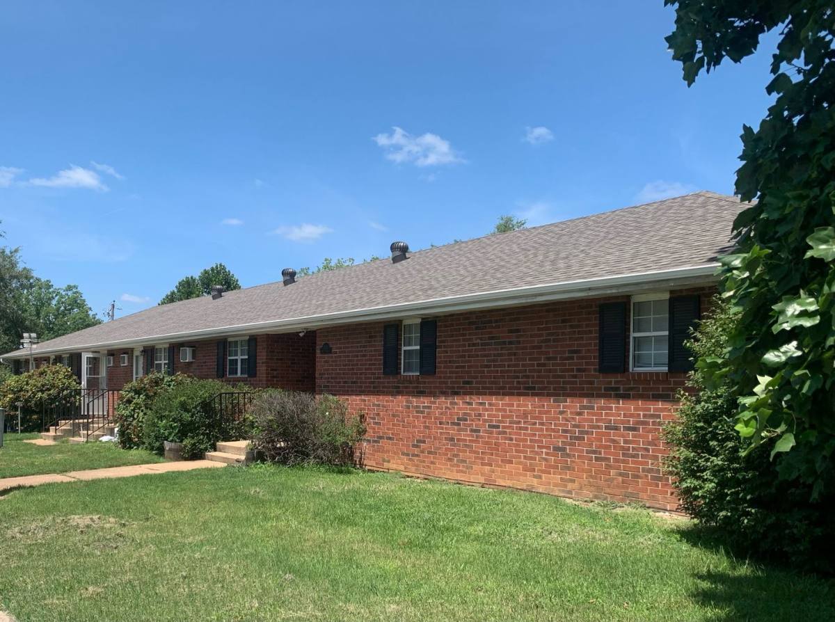 Apartment for rent at 321 W Walnut St, Bolivar, MO 65613