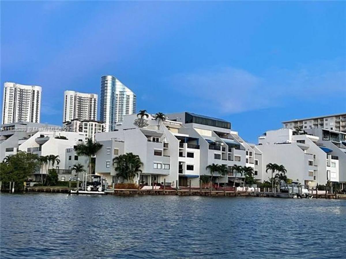 Apartment for rent at 440 Poinciana Dr, North Miami Beach, FL 33160