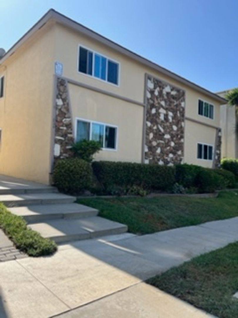 Apartment for rent at 220 Belmont Ave, Long Beach, CA 90803