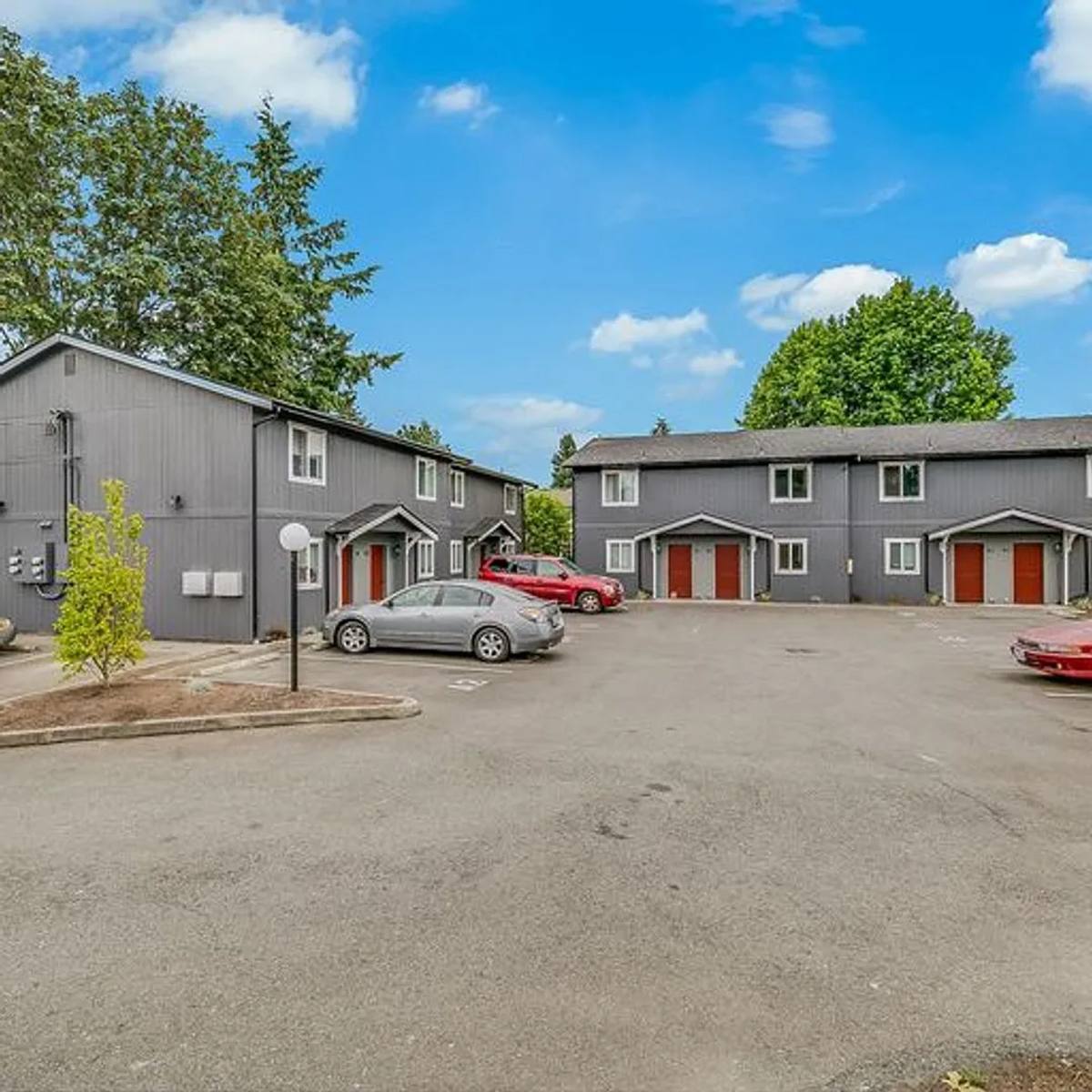 Townhouse for rent at 857 SW 134th St, Seattle, WA 98146