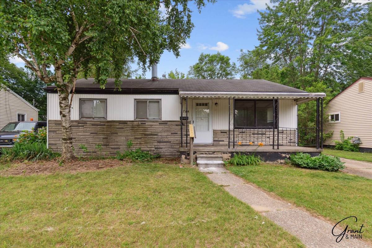 House for rent at 3744 Toepfer Rd, Warren, MI 48091