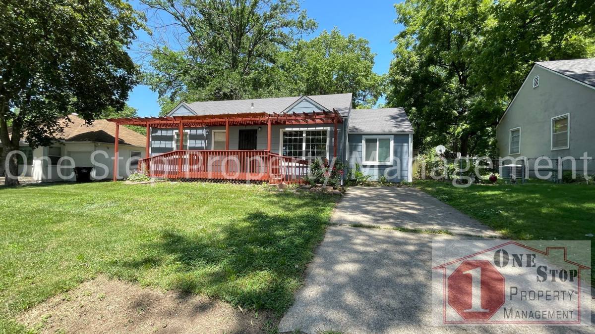 House for rent at 1408 W 28th St S, Independence, MO 64052