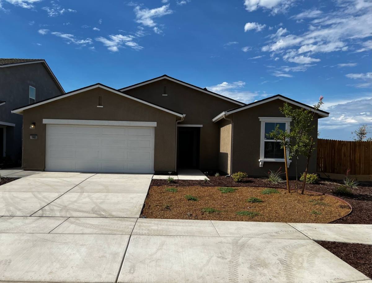 House for rent at 1142 E Cameron Ave, Visalia, CA 93292