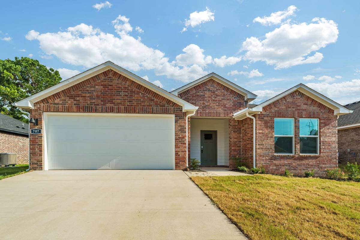 House for rent at 707 Picard Ave, Lowell, AR 72745