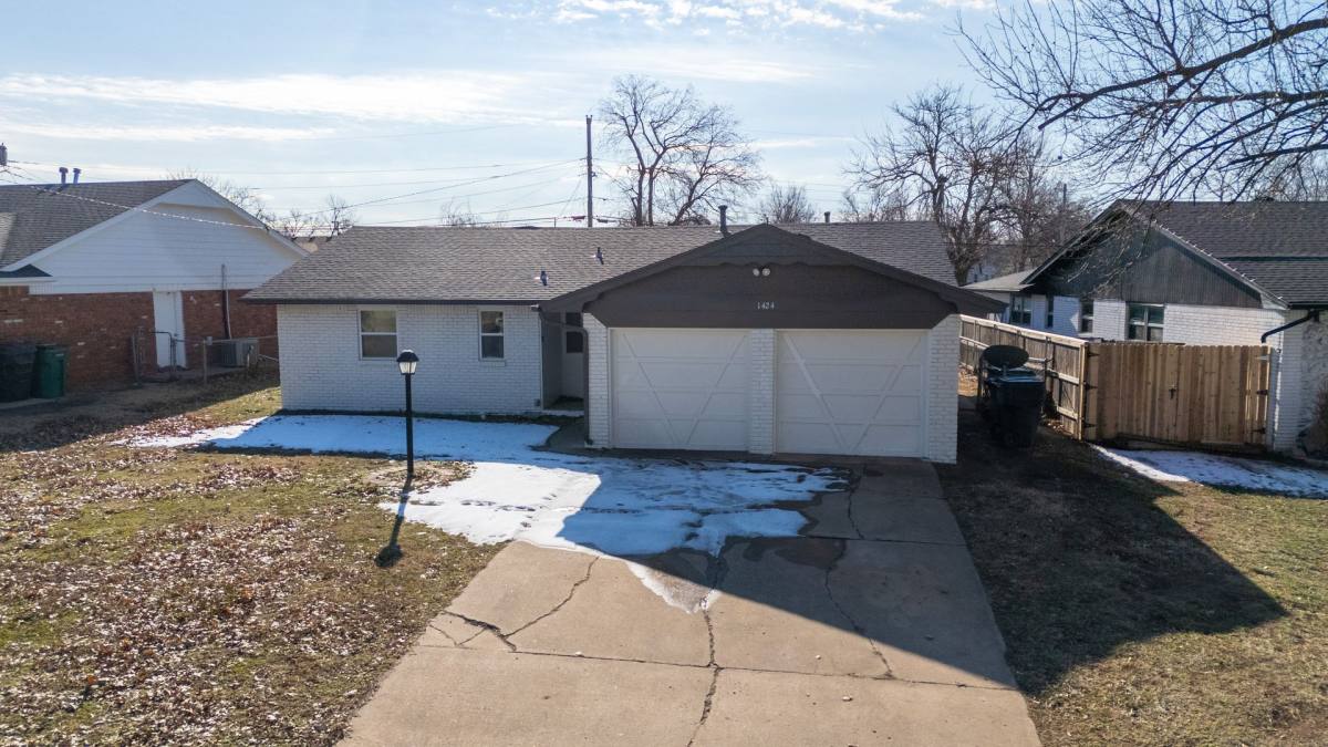 House for rent at 1424 NW 104th St, Oklahoma City, OK 73114
