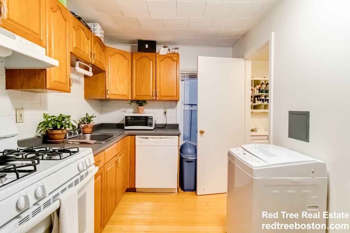 Apartment for rent at 291 Elm St #2, Cambridge, MA 02139