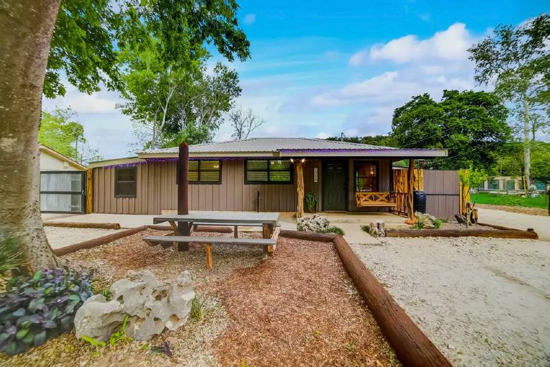 House for rent at 1565 Roadside Dr, Canyon Lake, TX 78133