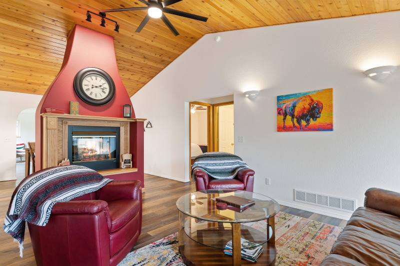 House for rent at 33146 Orchard Dr, Bigfork, MT 59911