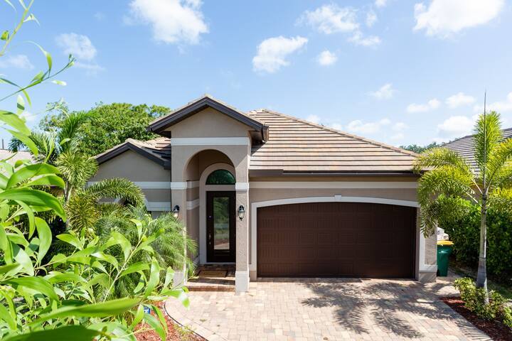 House for rent at 833 109th Ave N, Naples, FL 34108
