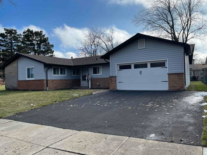 House for rent at 201 Redwood Ave, Elk Grove Village, IL 60007