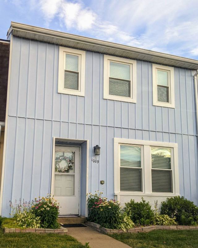 Townhouse for rent at 1009 Charles St, Herndon, VA 20170