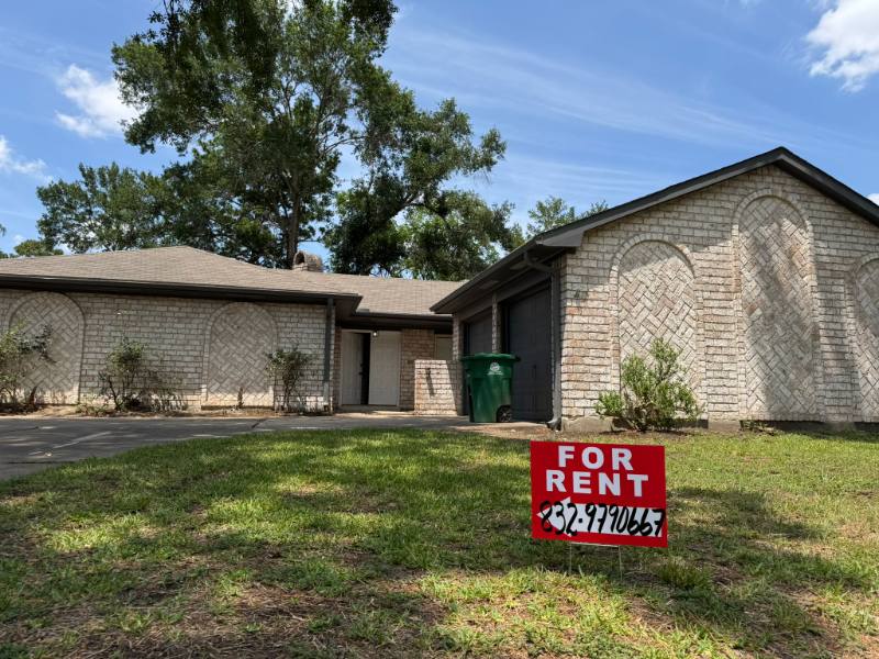 House for rent at 5926 Par Four Dr, Houston, TX 77088