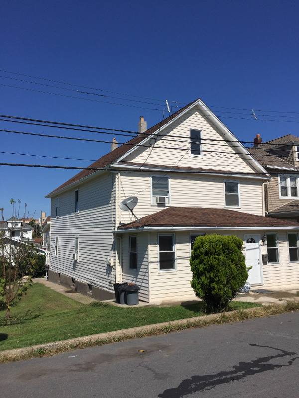 Apartment for rent at 142 W S St #HALF Double, Nanticoke, PA 18634