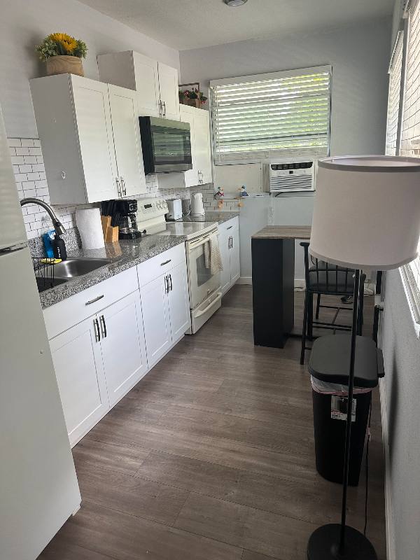 Apartment for rent at 2017 6th Ave W #5, Bradenton, FL 34205