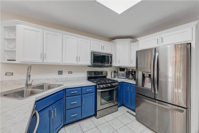 Townhouse for rent at 17964 Upland Dr, Tinley Park, IL 60487