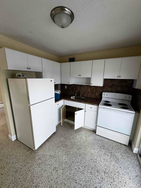 Apartment for rent at 944 NW 6th St, Miami, FL 33136