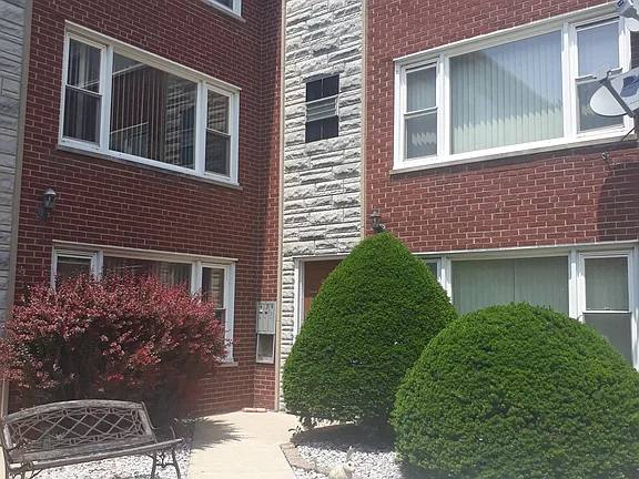 Apartment for rent at 6946 W 65th St #4, Chicago, IL 60638