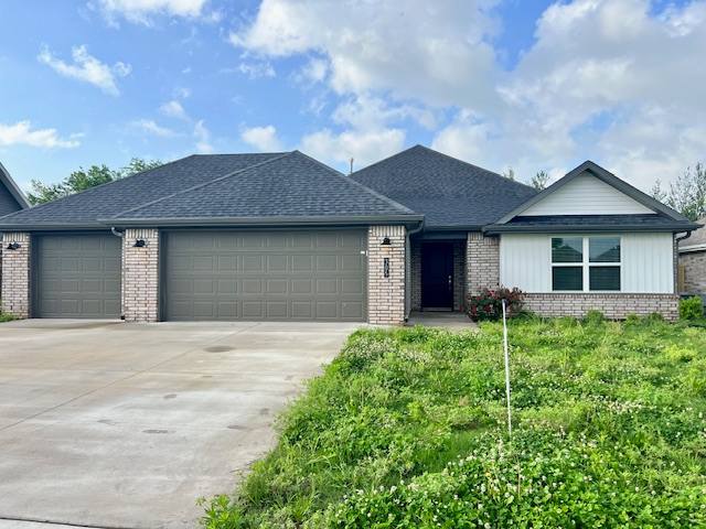 House for rent at 305 Pennington Ave, Prairie Grove, AR 72753