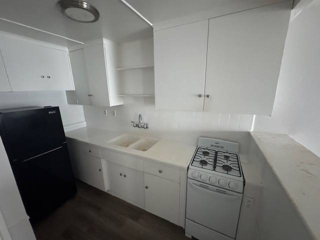 Apartment for rent at 320 7th St #4, Seal Beach, CA 90740
