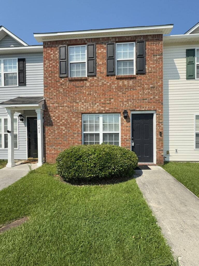 Townhouse for rent at 1209 Timberlake Trail, Jacksonville, NC 28546