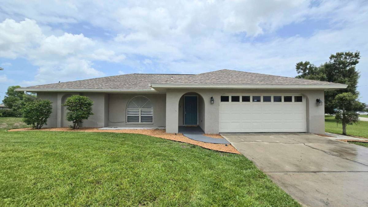 House for rent at 8013 Sandpiper Rd, Fort Myers, FL 33967