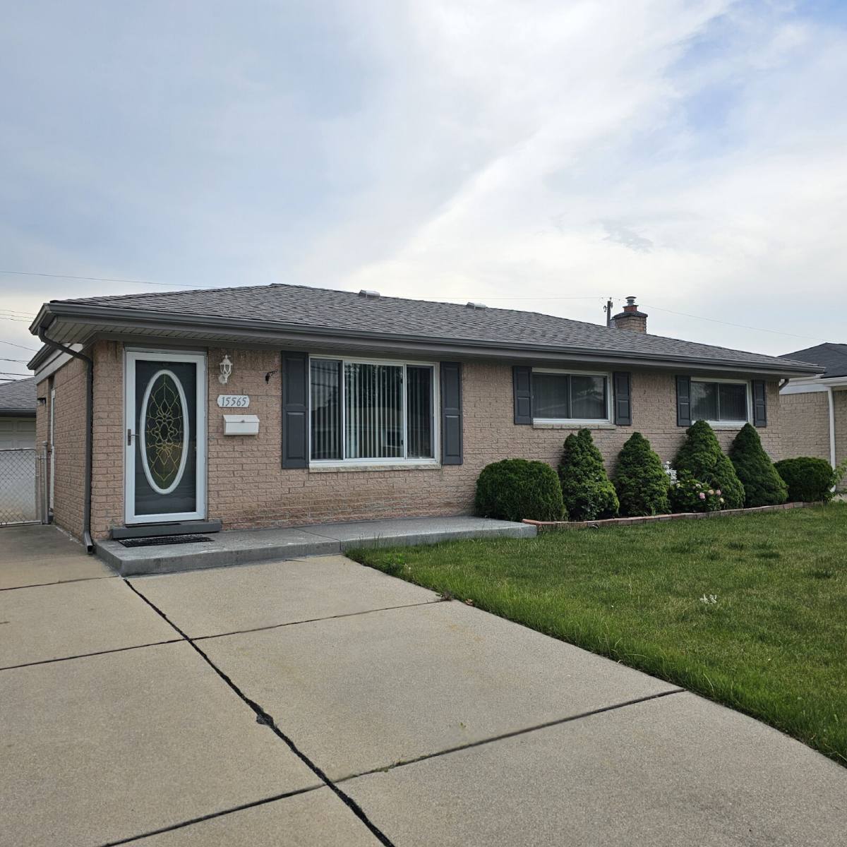 House for rent at 15565 Chestnut St, Roseville, MI 48066