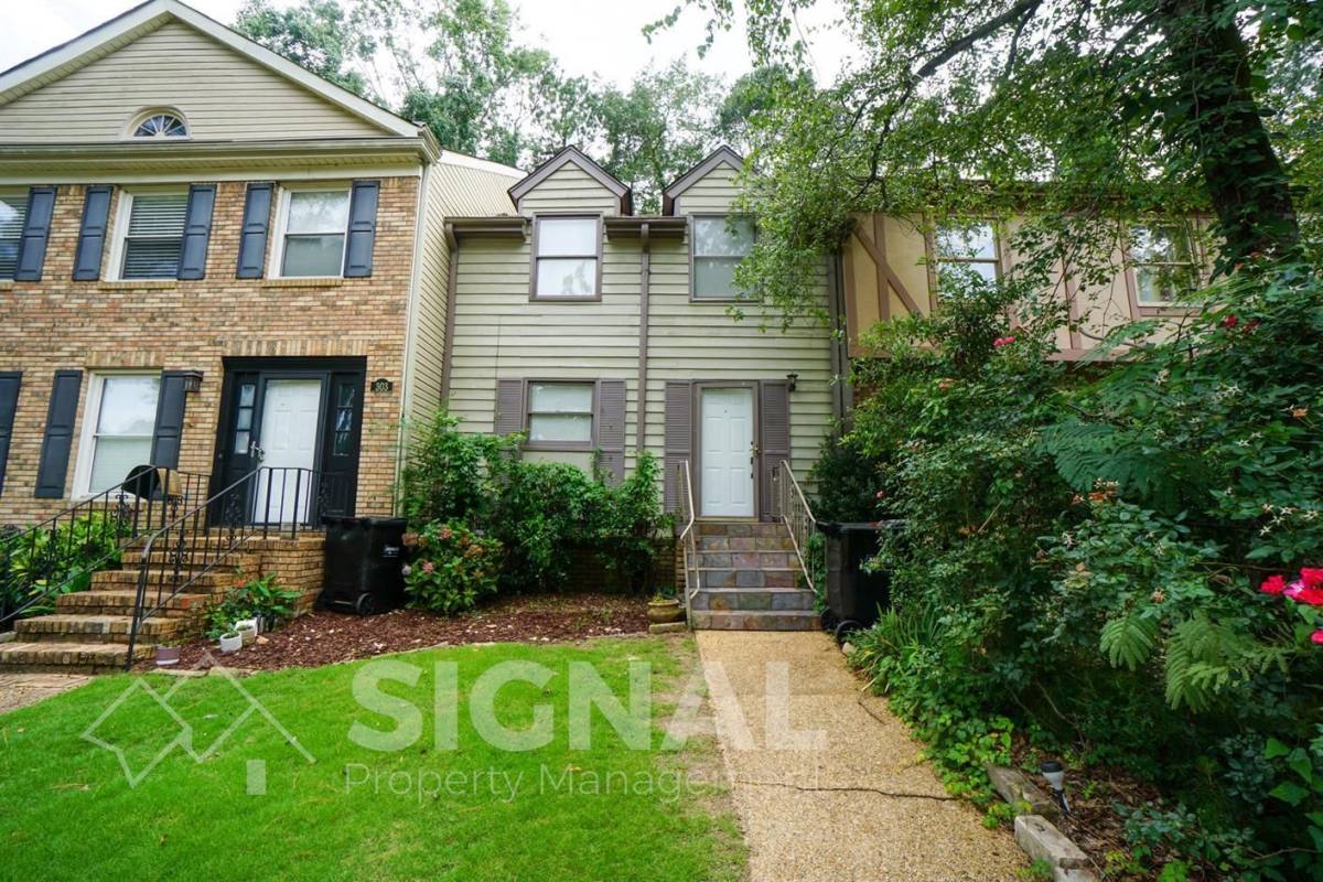 Townhouse for rent at 302 Old Rocky Ridge Lane, Birmingham, AL 35216