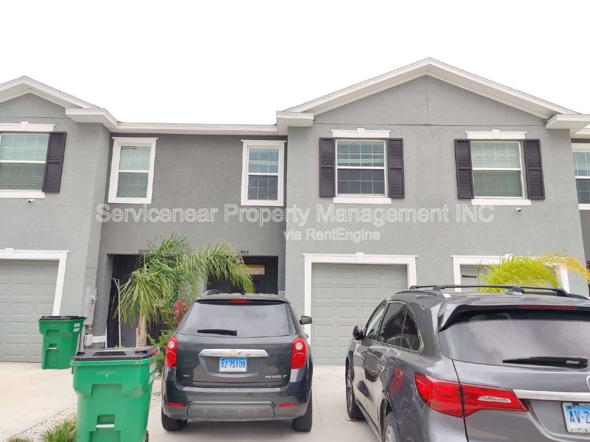 Townhouse for rent at 32988 Major Oak Dr, Wesley Chapel, FL 33545