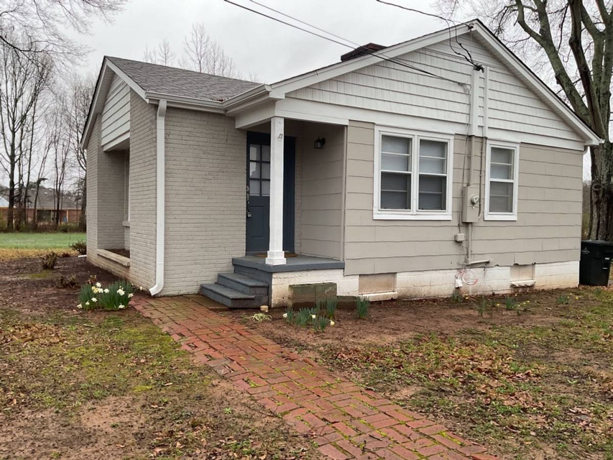 Apartment for rent at 3810 County Rd #47, Florence, AL 35630