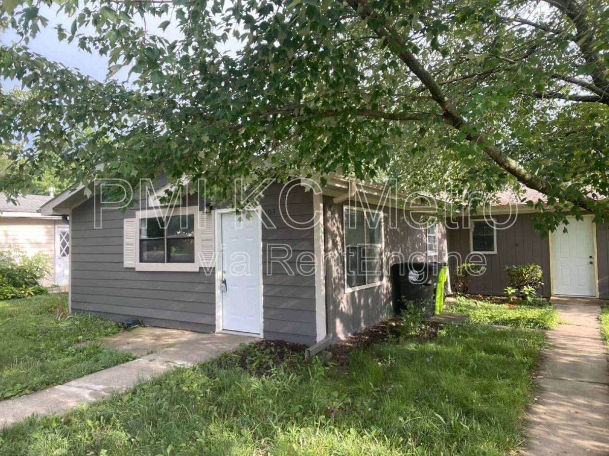 Townhouse for rent at 103 E Sunrise Dr, Belton, MO 64012