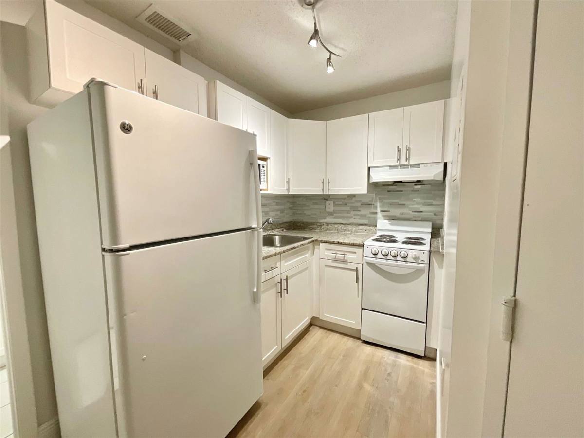Apartment for rent at 9517 Fontainebleau Blvd #419, Miami, FL 33172