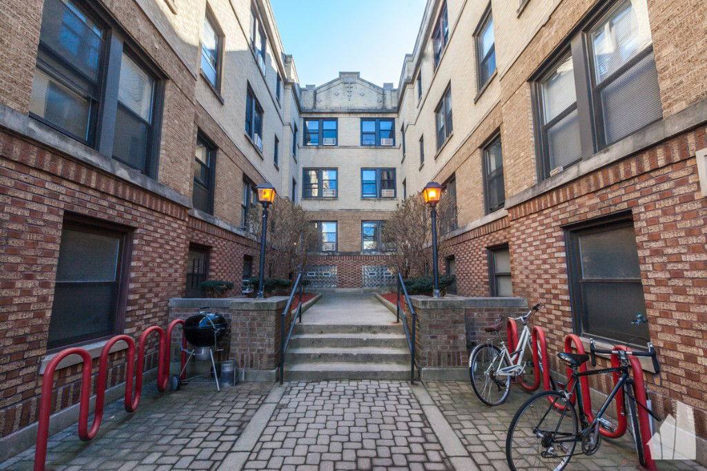 Apartment for rent at 701 W Brompton Ave #47, Chicago, IL 60657