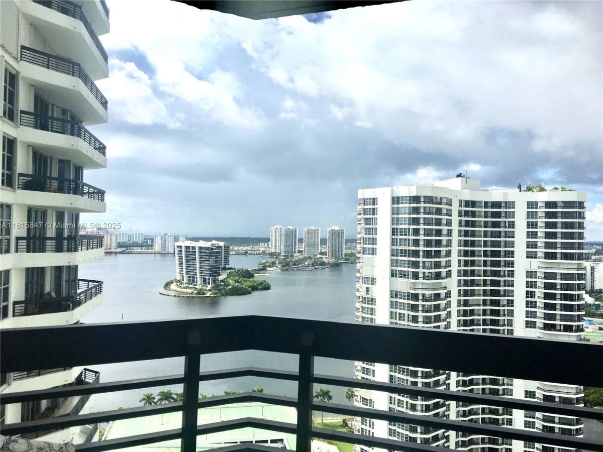 Condo for rent at 3500 Mystic Pointe Dr #3103, Miami, FL 33180