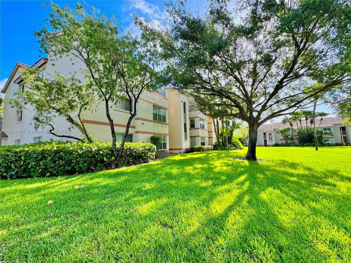 House for rent at 3360 Pinewalk Dr N #1312, Pompano Beach, FL 33063