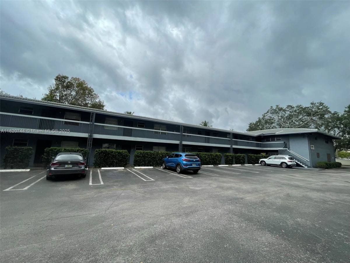 Condo for rent at 8990 W Sample Rd #206, Coral Springs, FL 33065