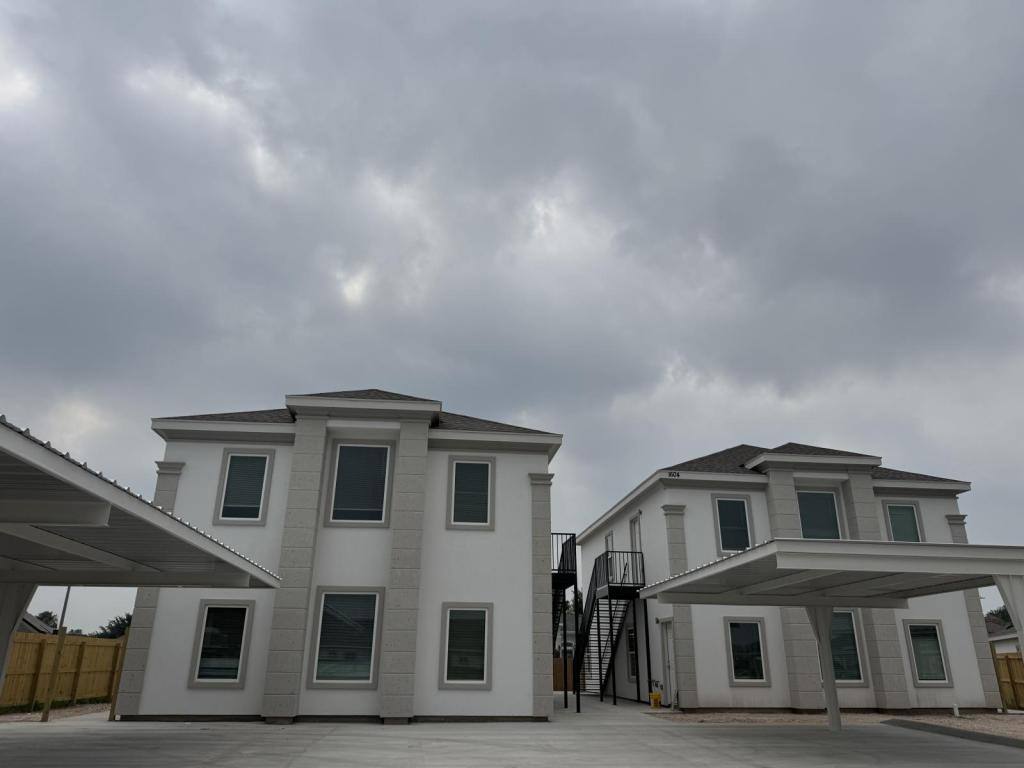 Apartment for rent at 1612 N Canelo Dr, Edinburg, TX 78541